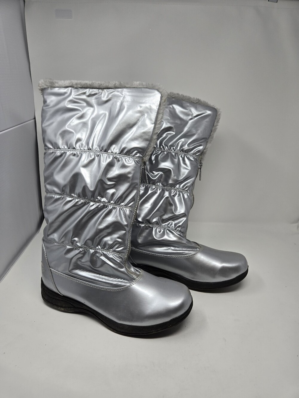 Totes Metalic Silver Winter Furry Boots Size 11 Womens Sears Lightly Used